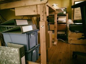 Drei schwarze Regenschirme beim Hörspielfestival 2020